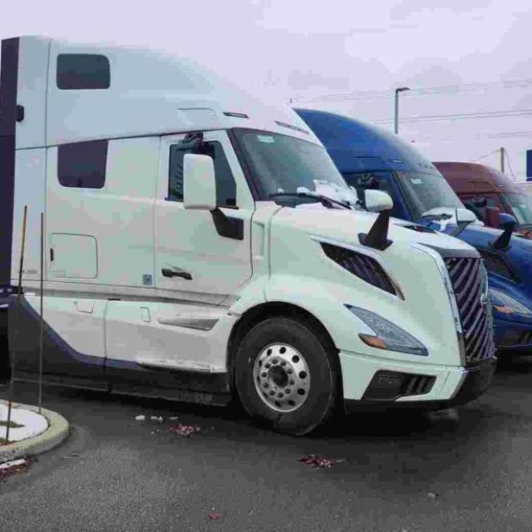 Volvo - NEW VNL64T 660