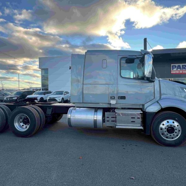 Volvo - VNL 400
