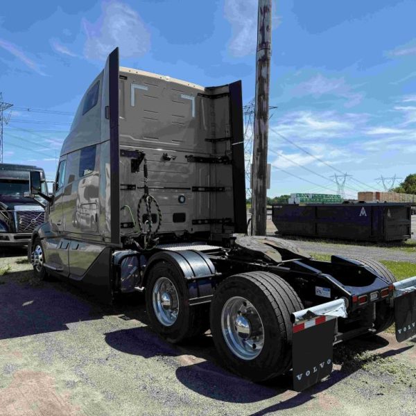 Volvo - NEW VNL 860