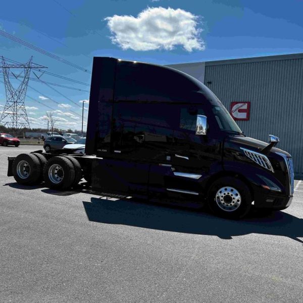 Volvo - NEW VNL 860