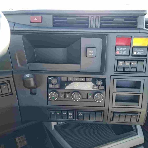 Volvo - NEW VNR 300