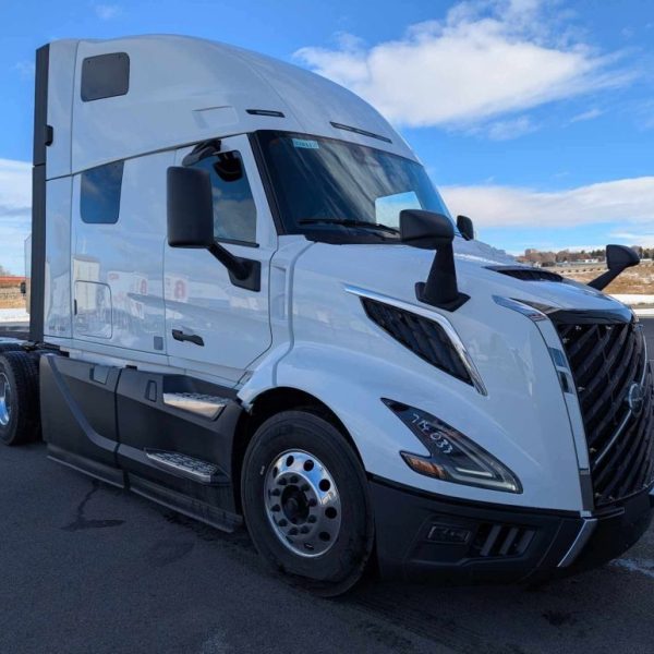 Volvo - NEW VNL 660