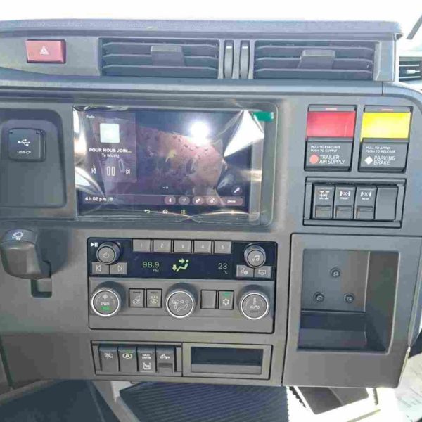 Volvo - NEW VNR 300